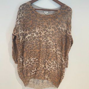 Aritzia Wilfred Women Animal Print 3/4 Sleeve Hi Low Oversize Top Size M